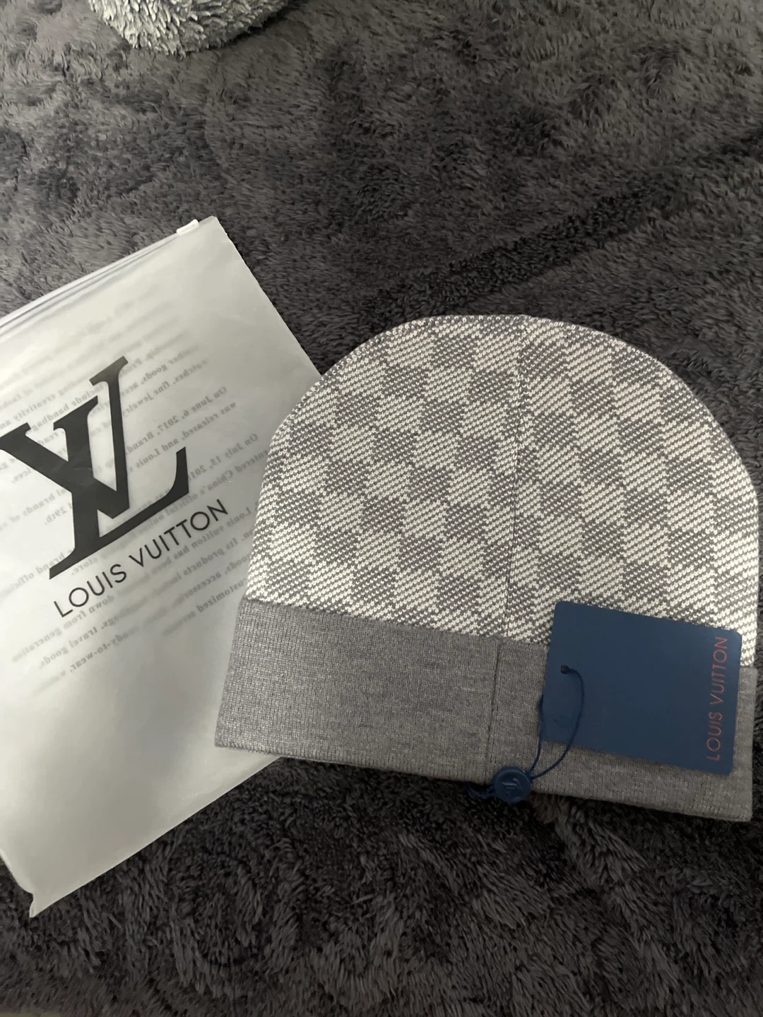 Louis Vuitton Monogram Beanie - Grey - photo 3