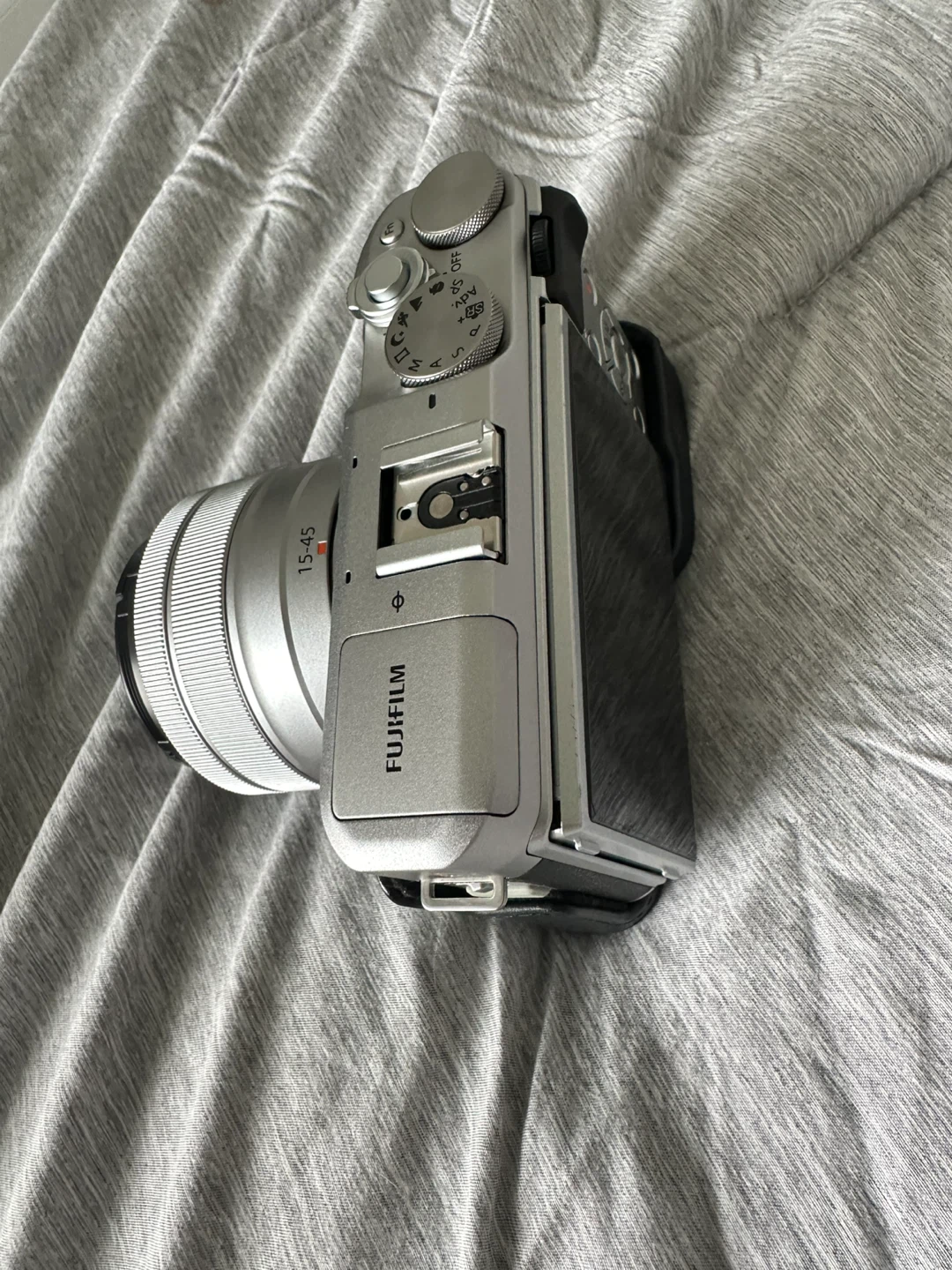 Fujifilm X-A5 Silver Camera with 15-45mm Lens - photo 2
