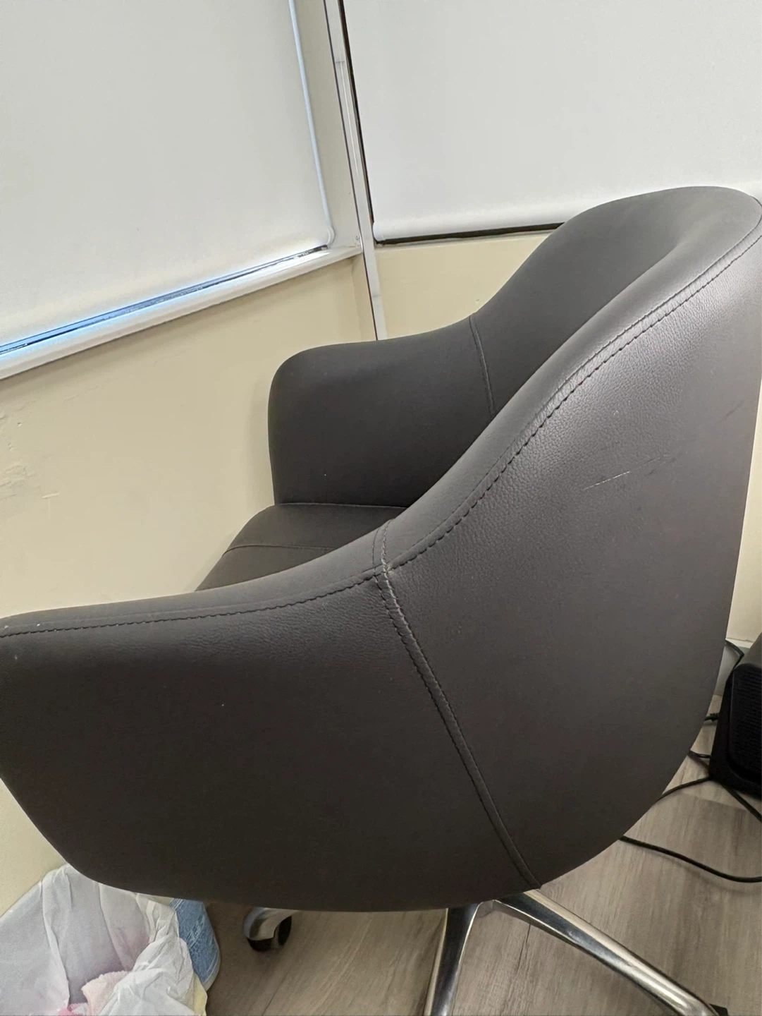 Office Chair / Client Chair – Good Condition - photo 3
