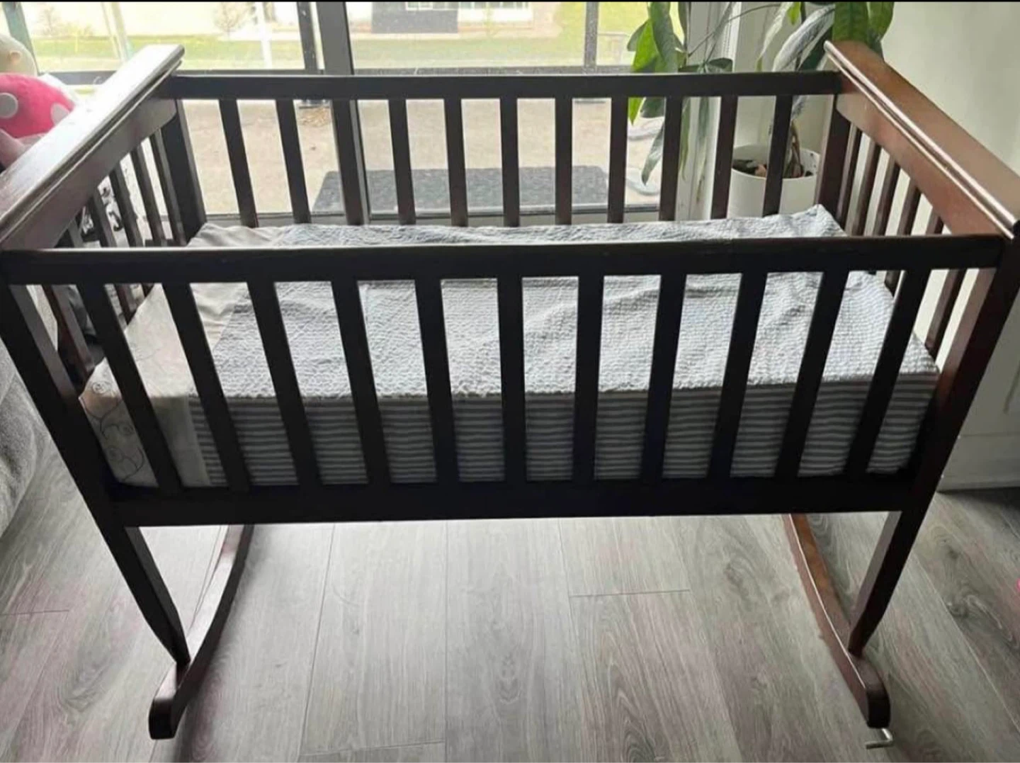 Dark Wood Baby Bassinet Rocker - photo 3