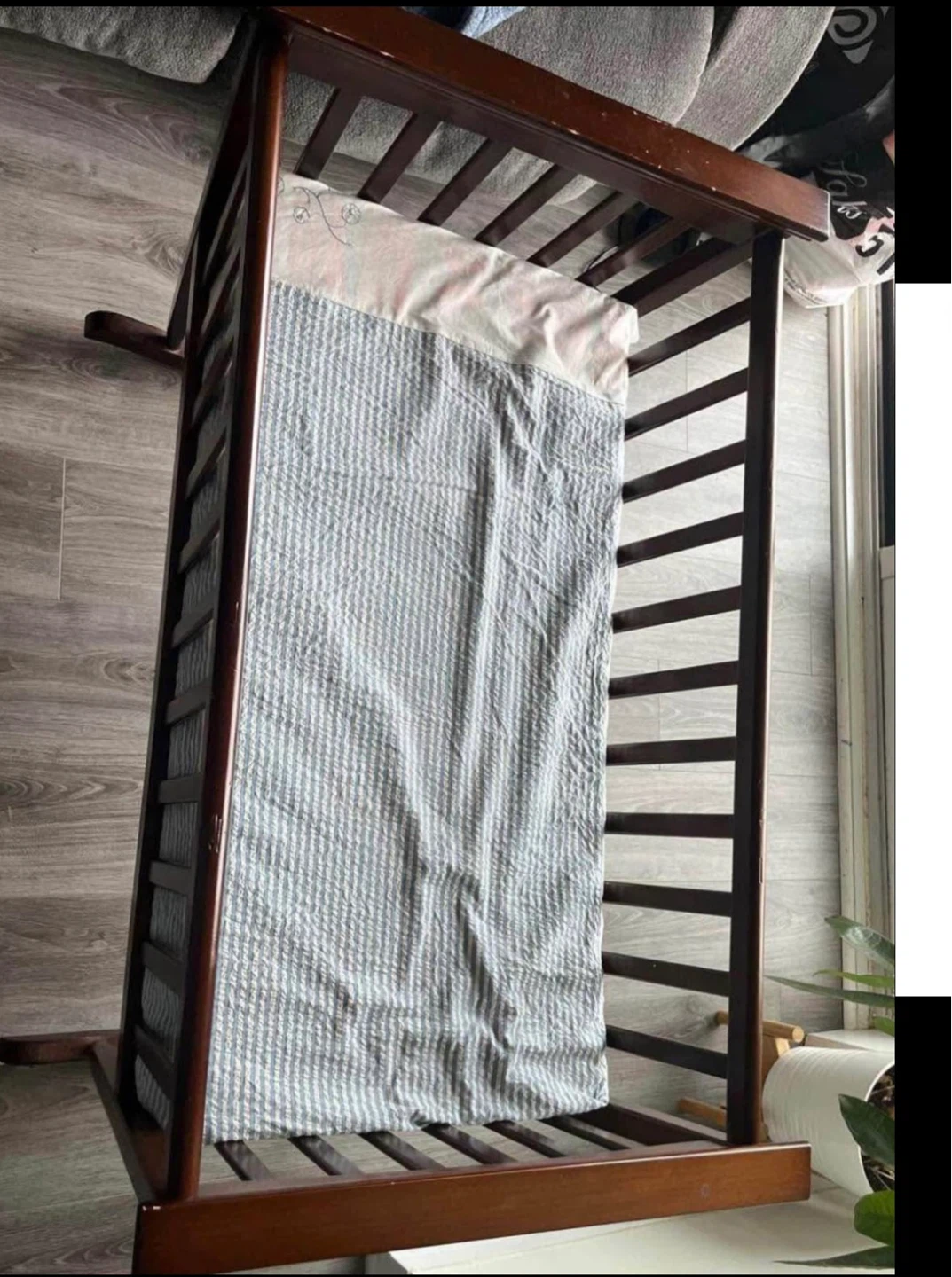 Dark Wood Baby Bassinet Rocker - photo 2