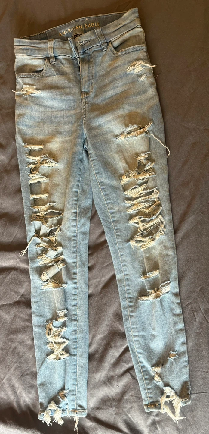 American Eagle Women's Ripped Light Wash Jeans