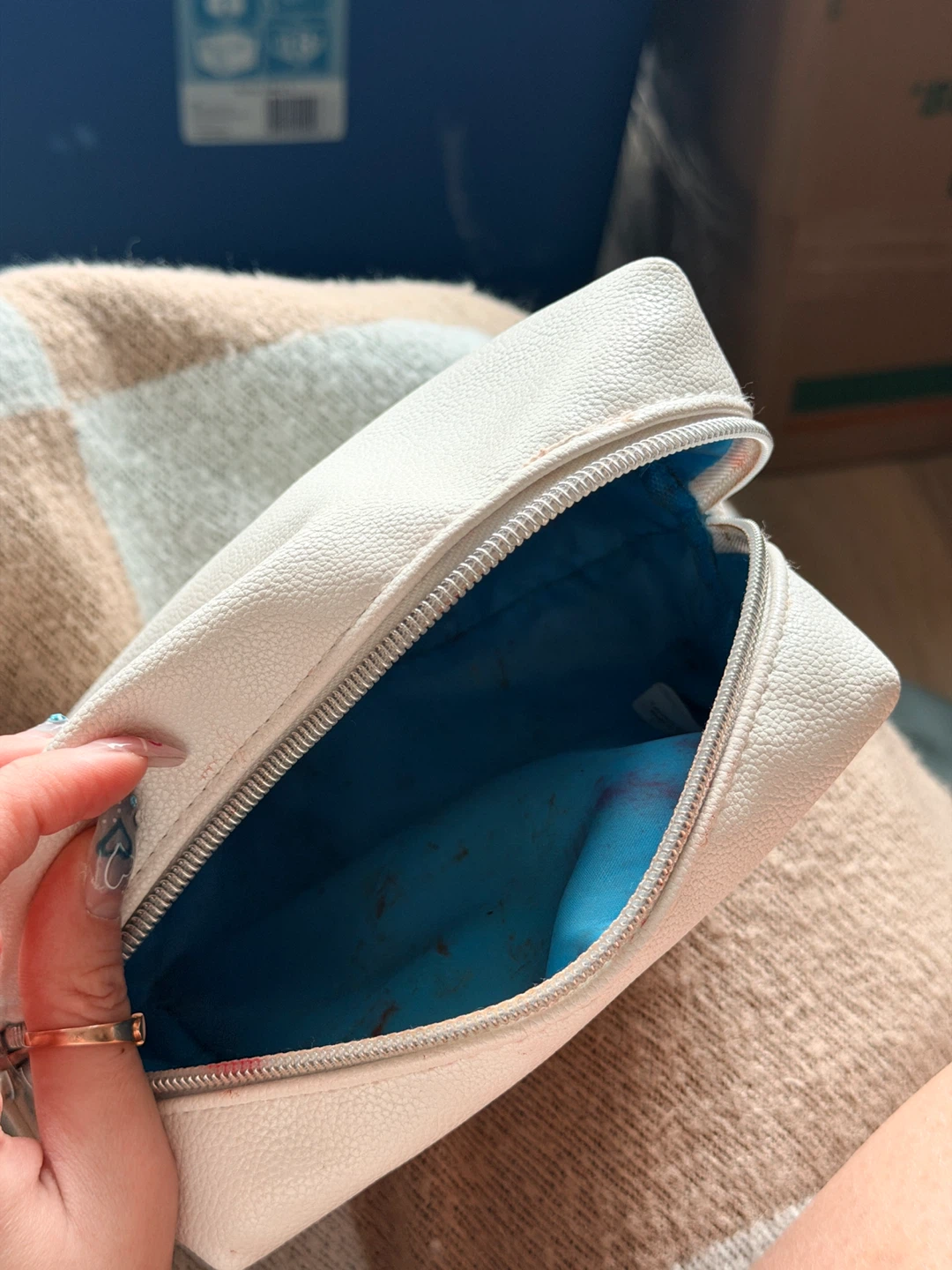 La Roche-Posay White Makeup Bag - photo 3