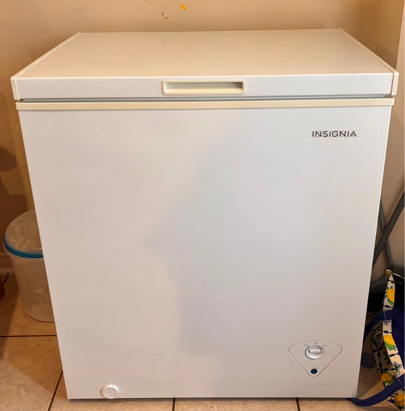 Insignia White Chest Freezer