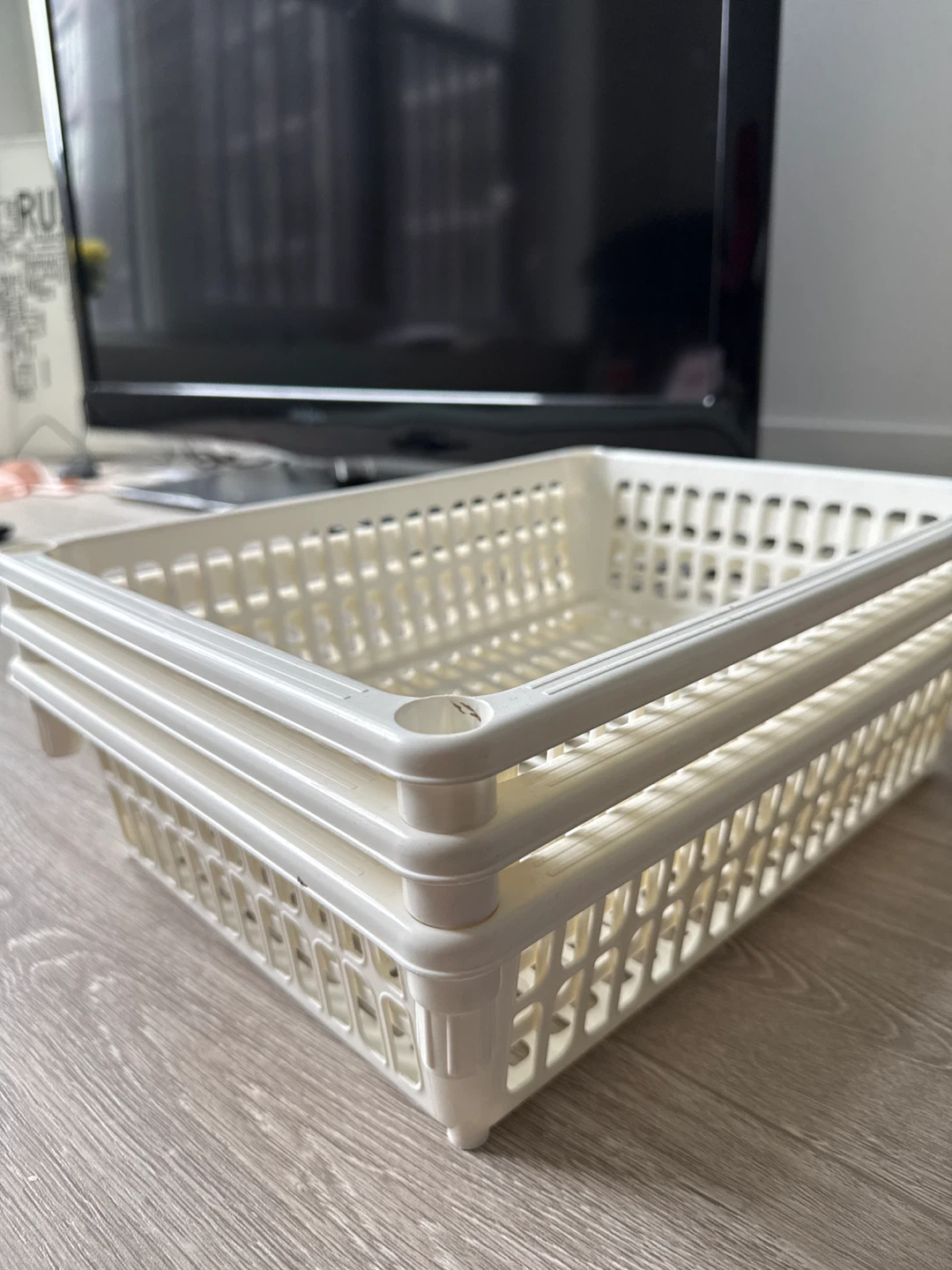 White Plastic Storage Baskets (Set of 3) - photo 2