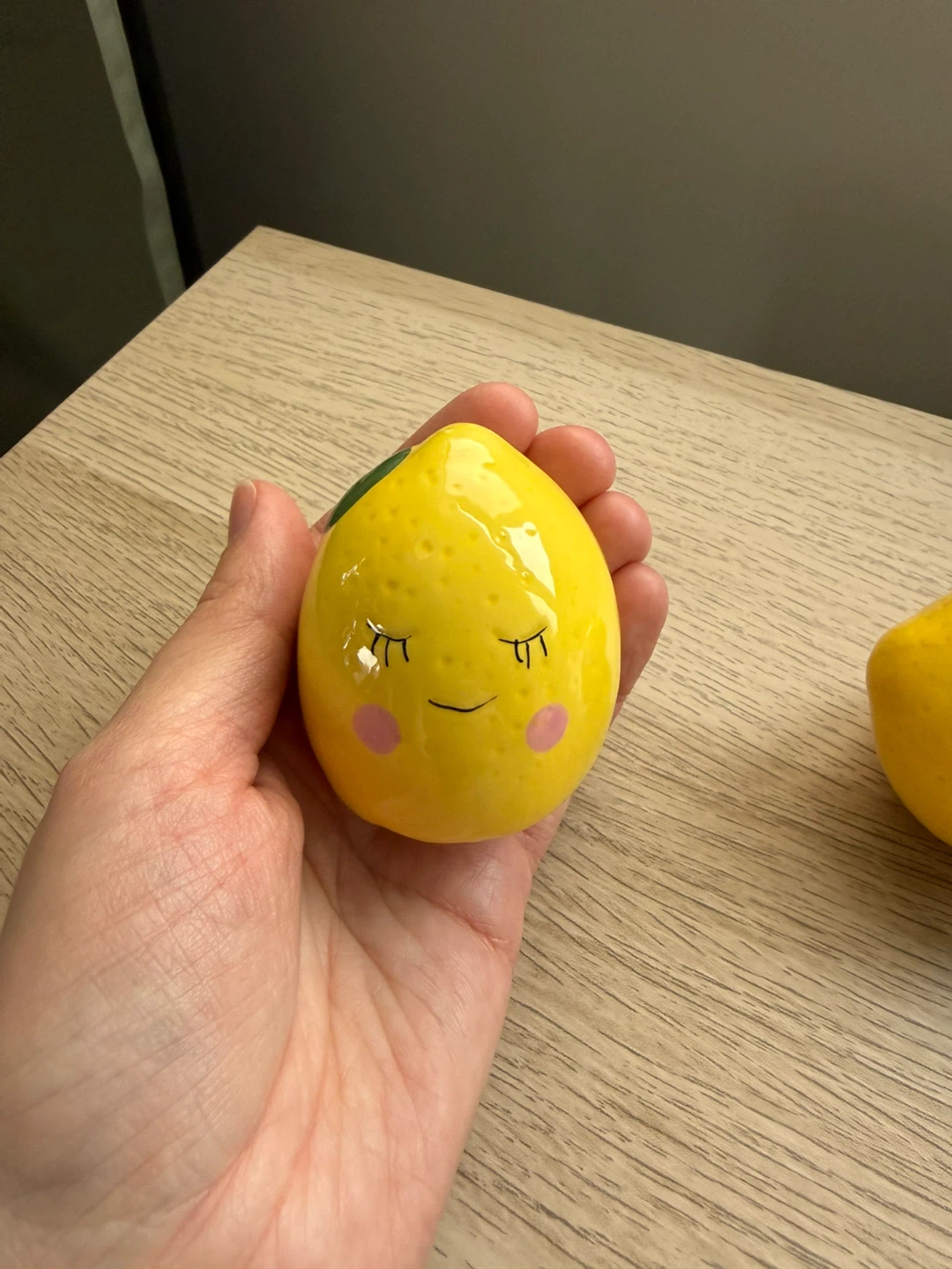 Cute never used lemon salt & pepper shaker set - photo 2