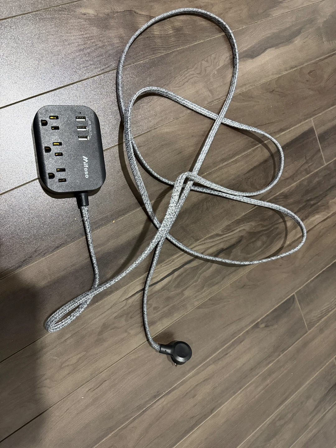 Mifaso Power Strip with 3 USB Ports n 9 feet long braided cord - photo 3