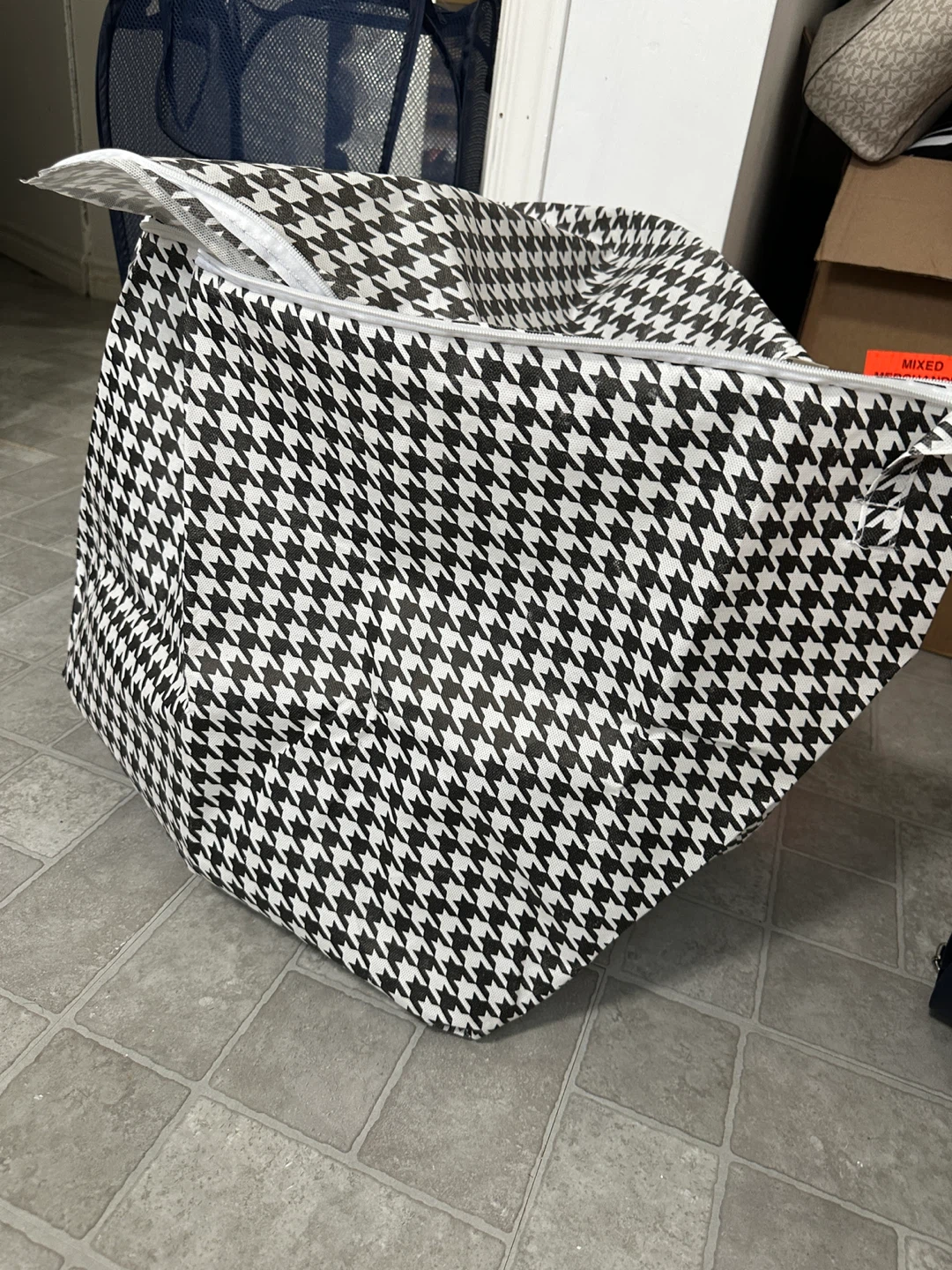 Houndstooth Storage Cube with Zipper