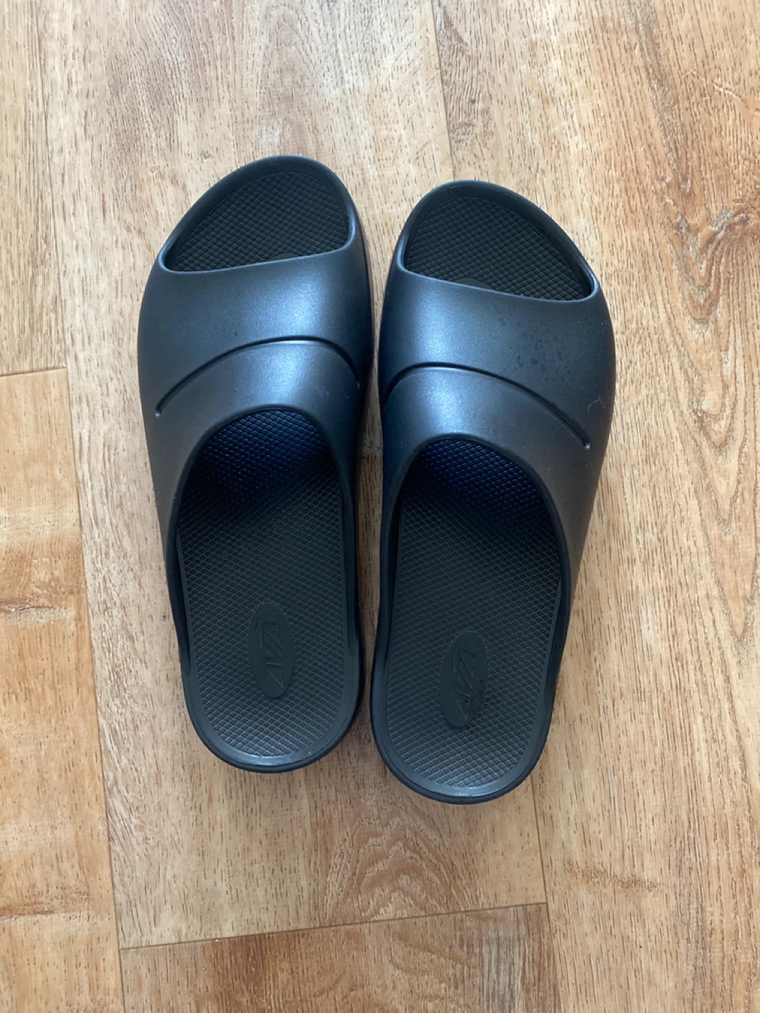 AVIA Black Slides - Size 11