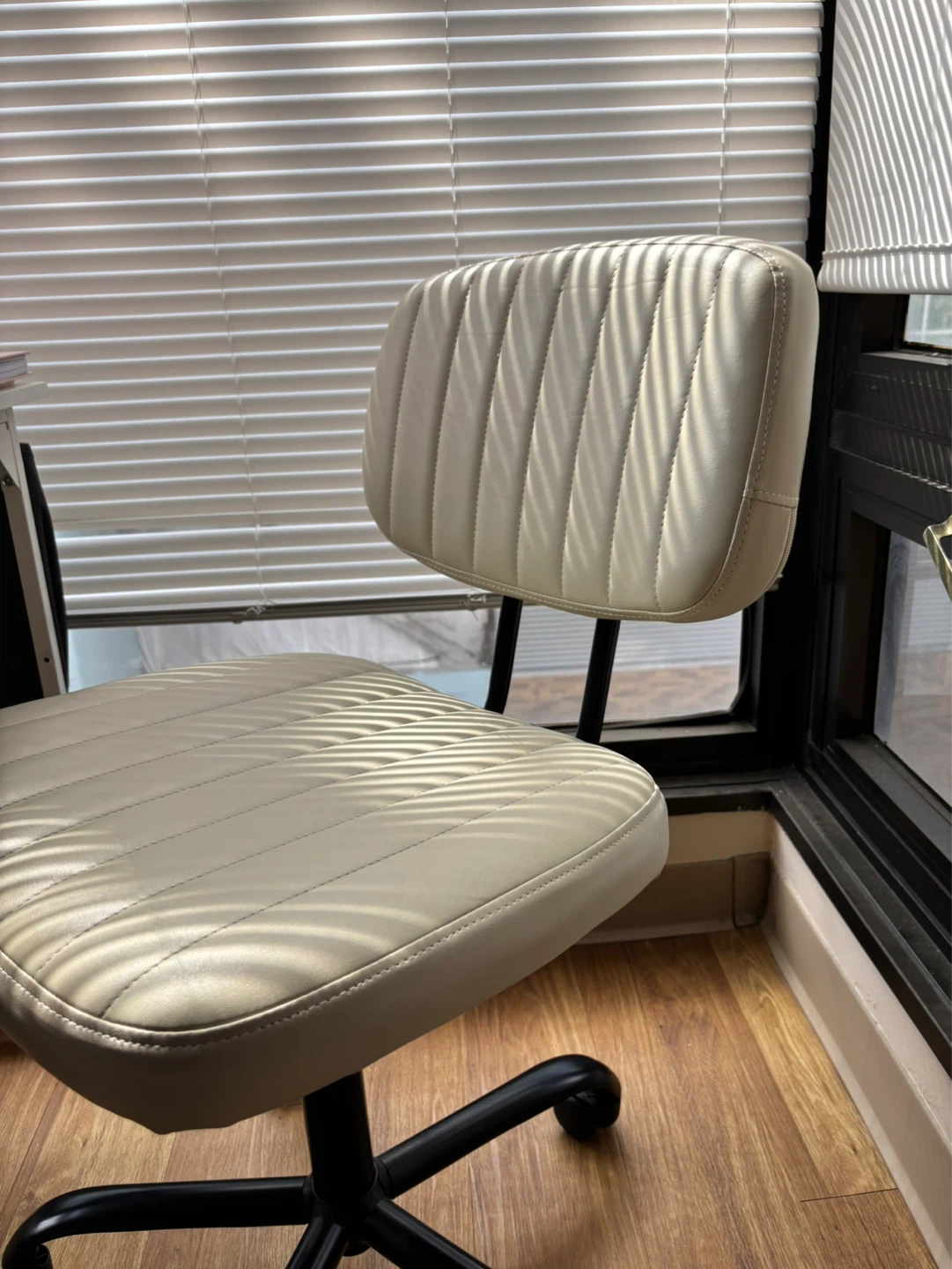 Adjustable Office Chair - photo 2