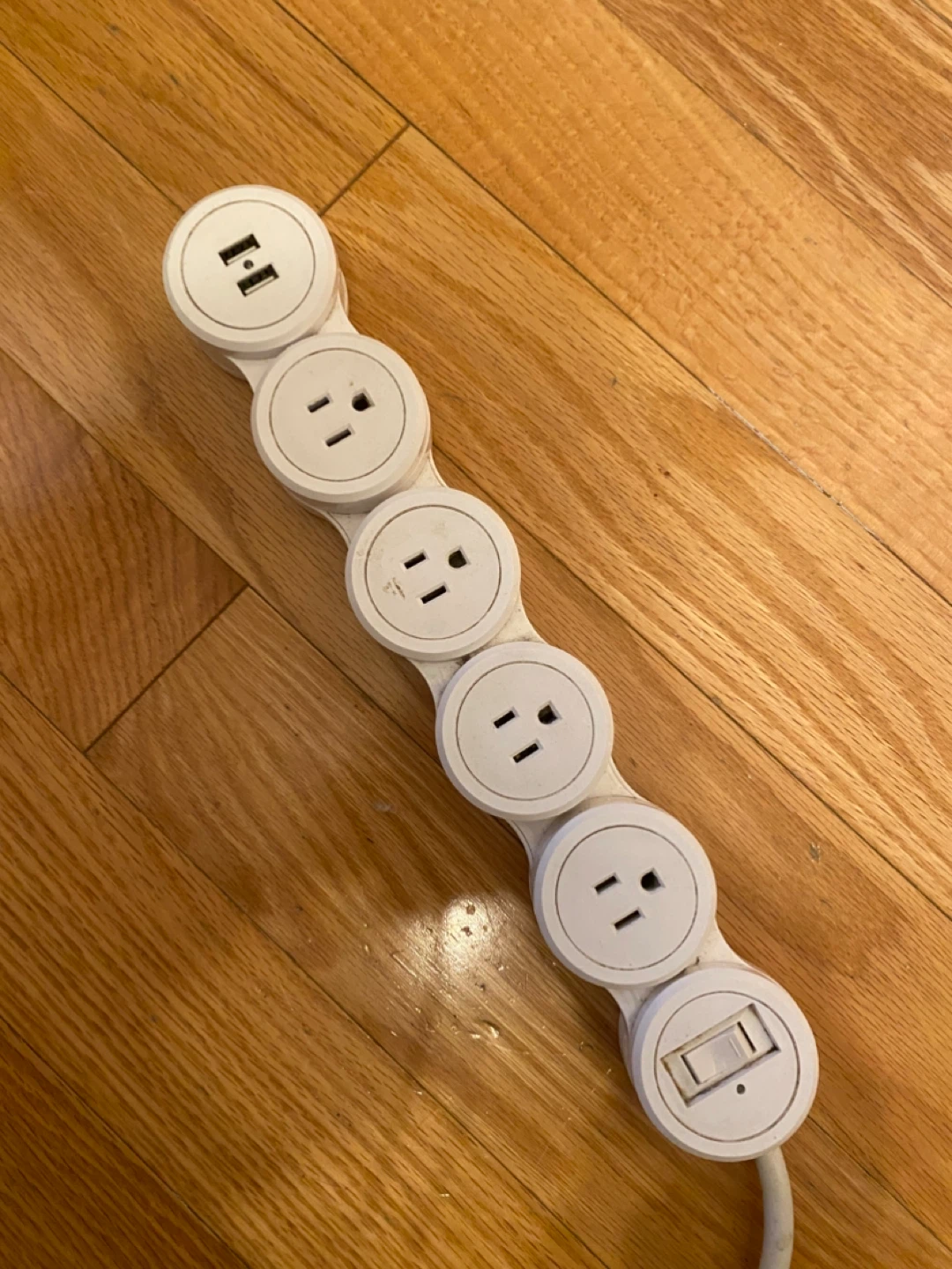 White 5 Outlet Power Strip with 2 USB Ports