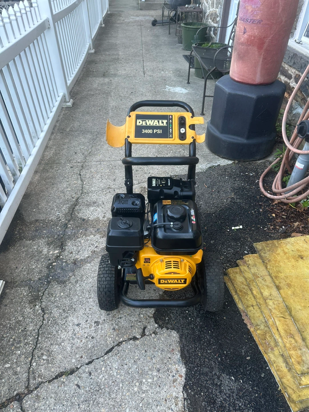 DeWalt 3400 PSI Gas Pressure Washer - photo 2
