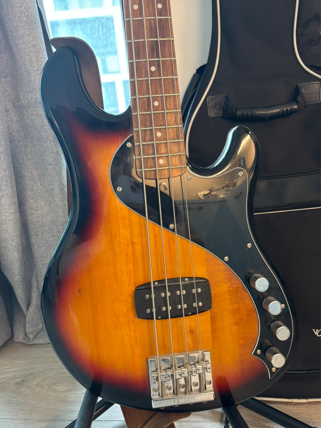 Fender Squier Dimension IV Bass Guitar - photo 2
