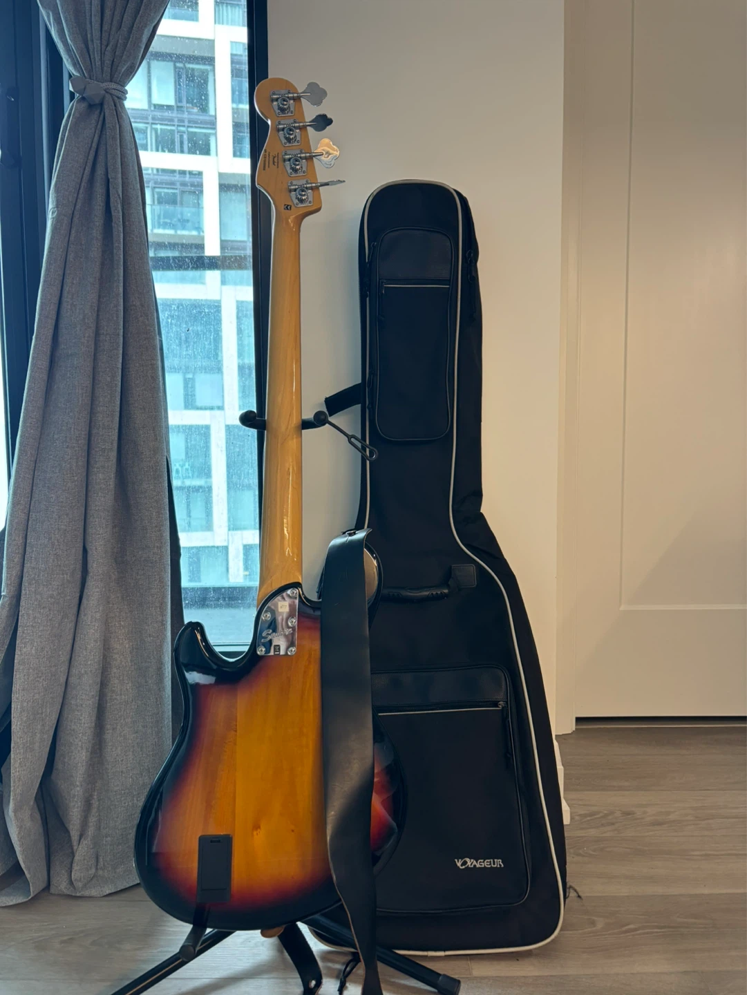 Fender Squier Dimension IV Bass Guitar - photo 4