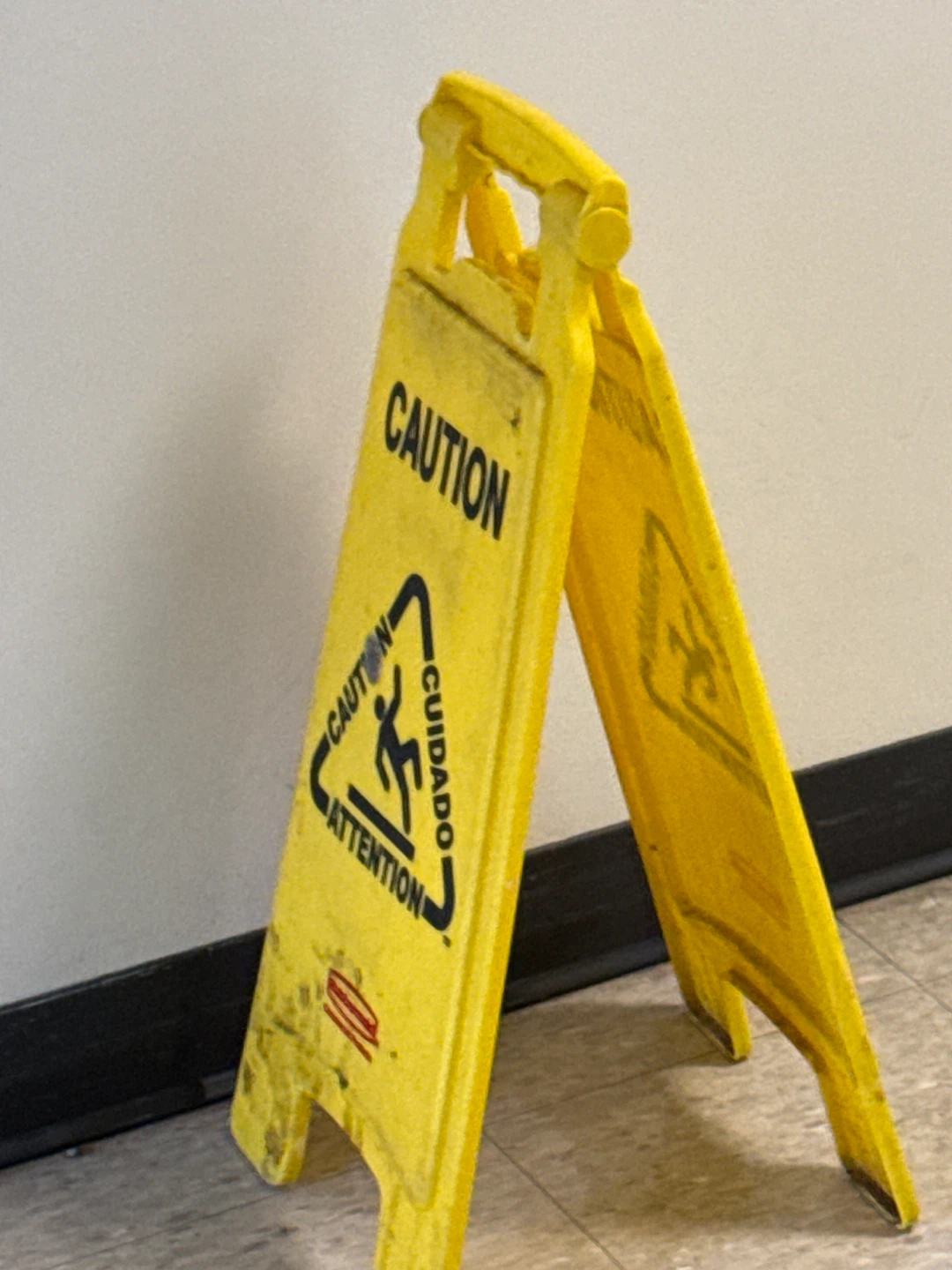 Rubbermaid Wet Floor Sign - photo 2