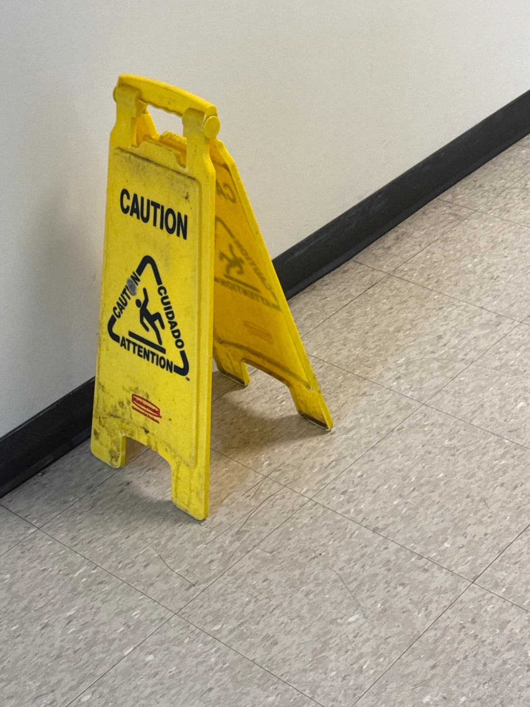 Rubbermaid Wet Floor Sign