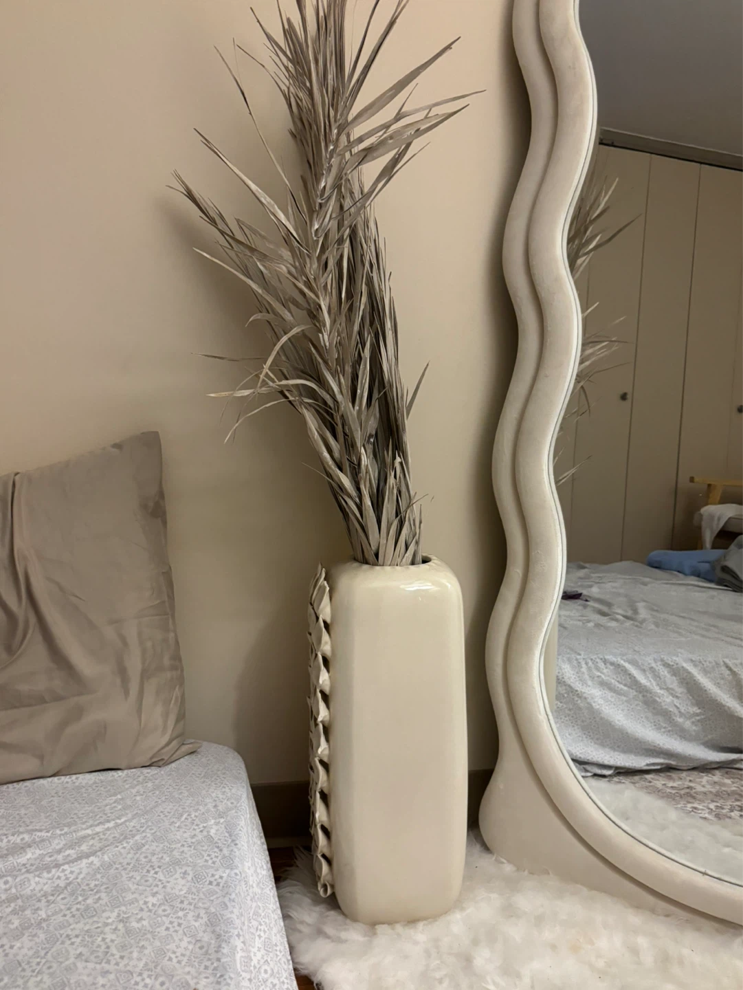 Cream Ceramic Vase with Floral Detail - photo 5