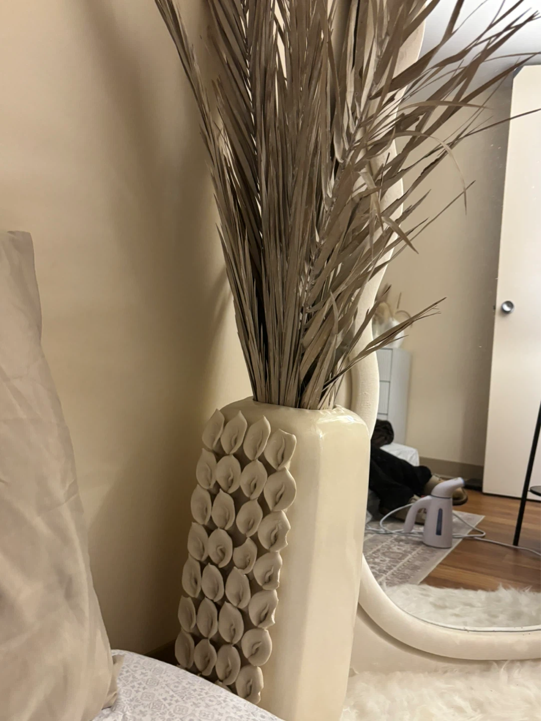 Cream Ceramic Vase with Floral Detail - photo 2