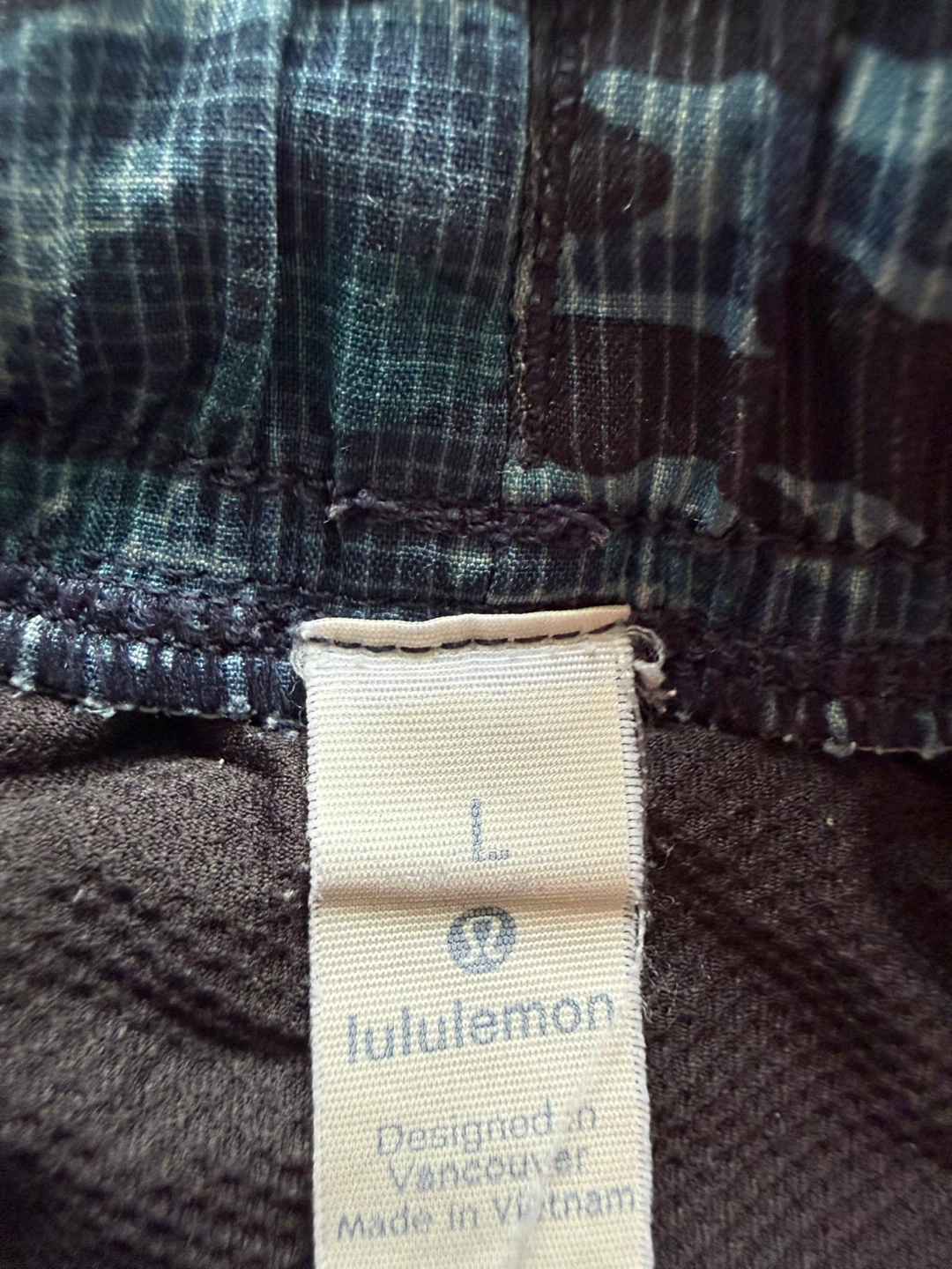 Lululemon Camo Athletic Shorts Size L - photo 2