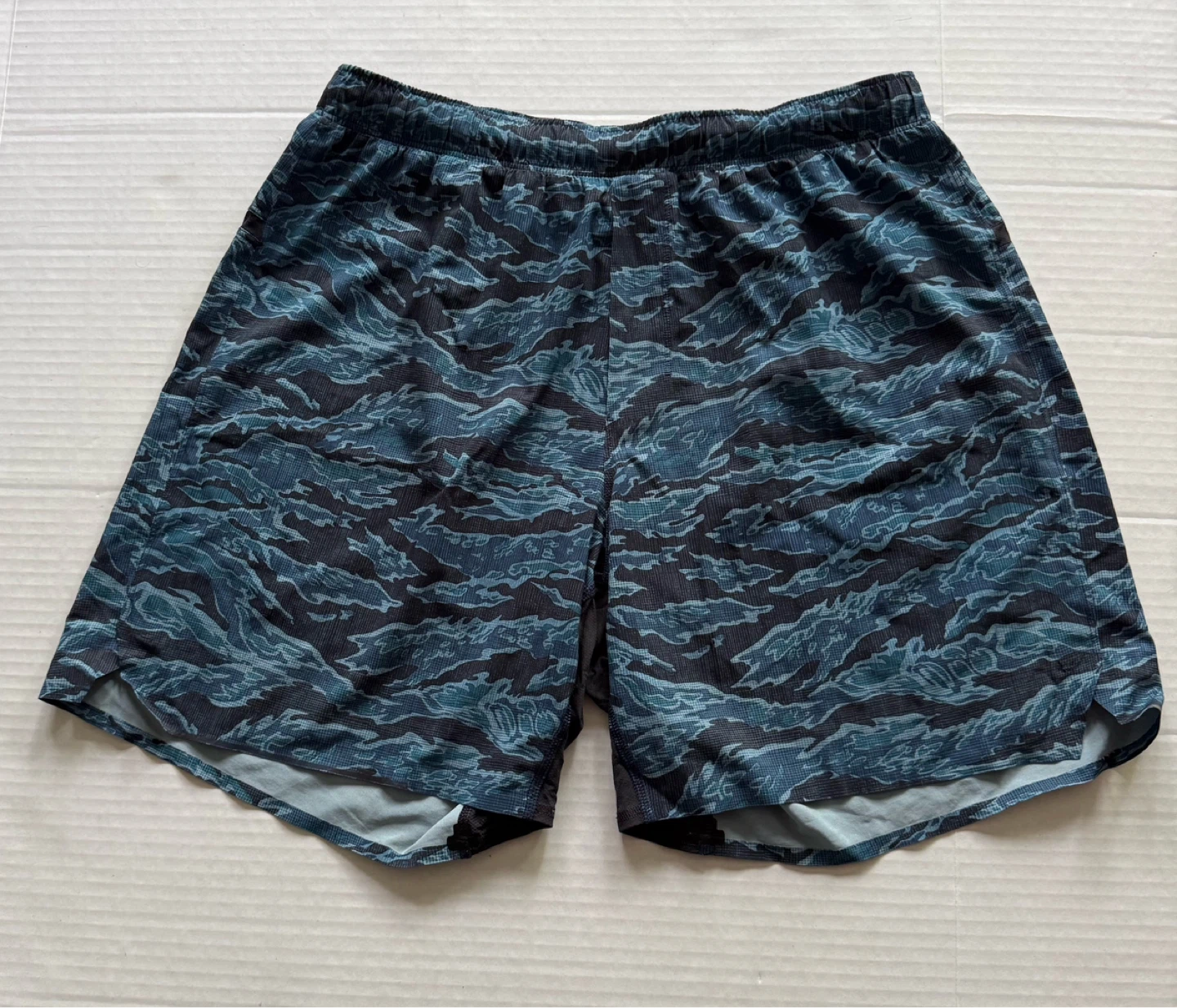 Lululemon Camo Athletic Shorts Size L