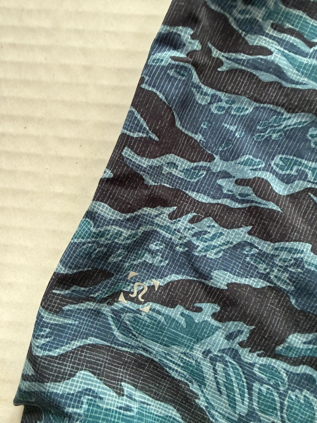 Lululemon Camo Athletic Shorts Size L - photo 4