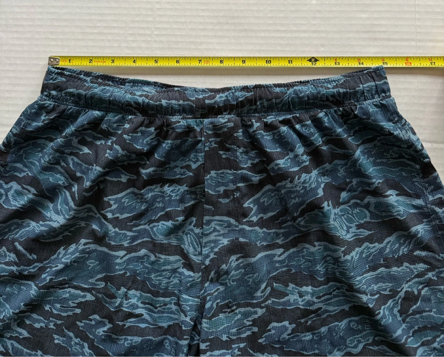 Lululemon Camo Athletic Shorts Size L - photo 5