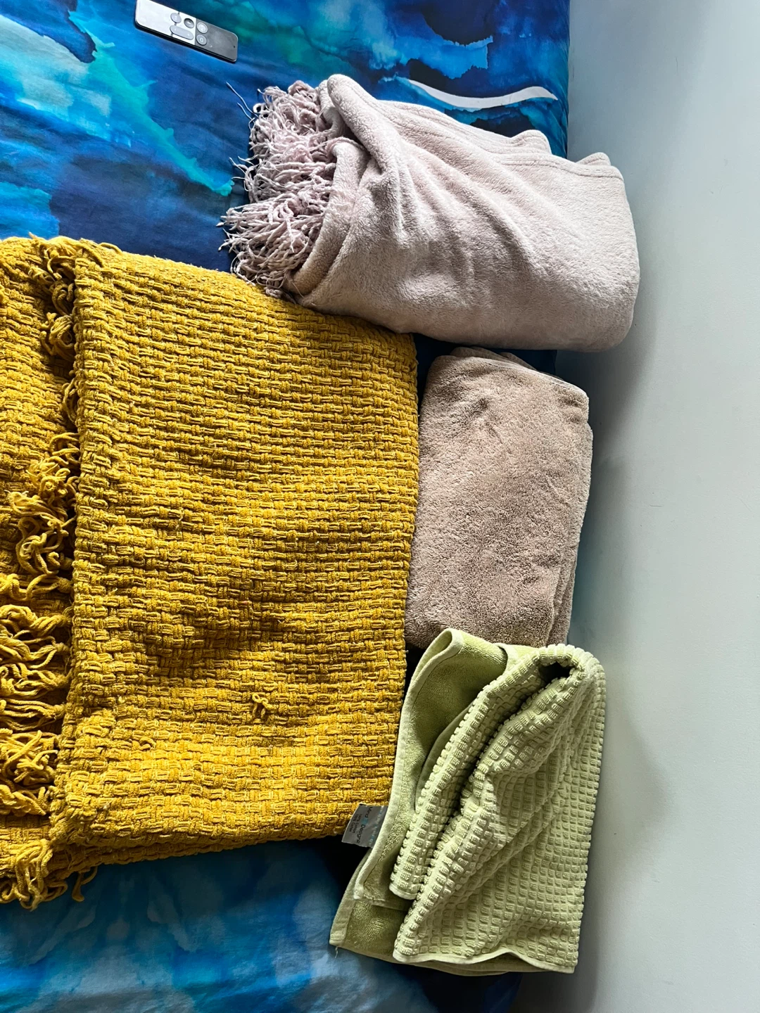 Throws , towels, sheets .
