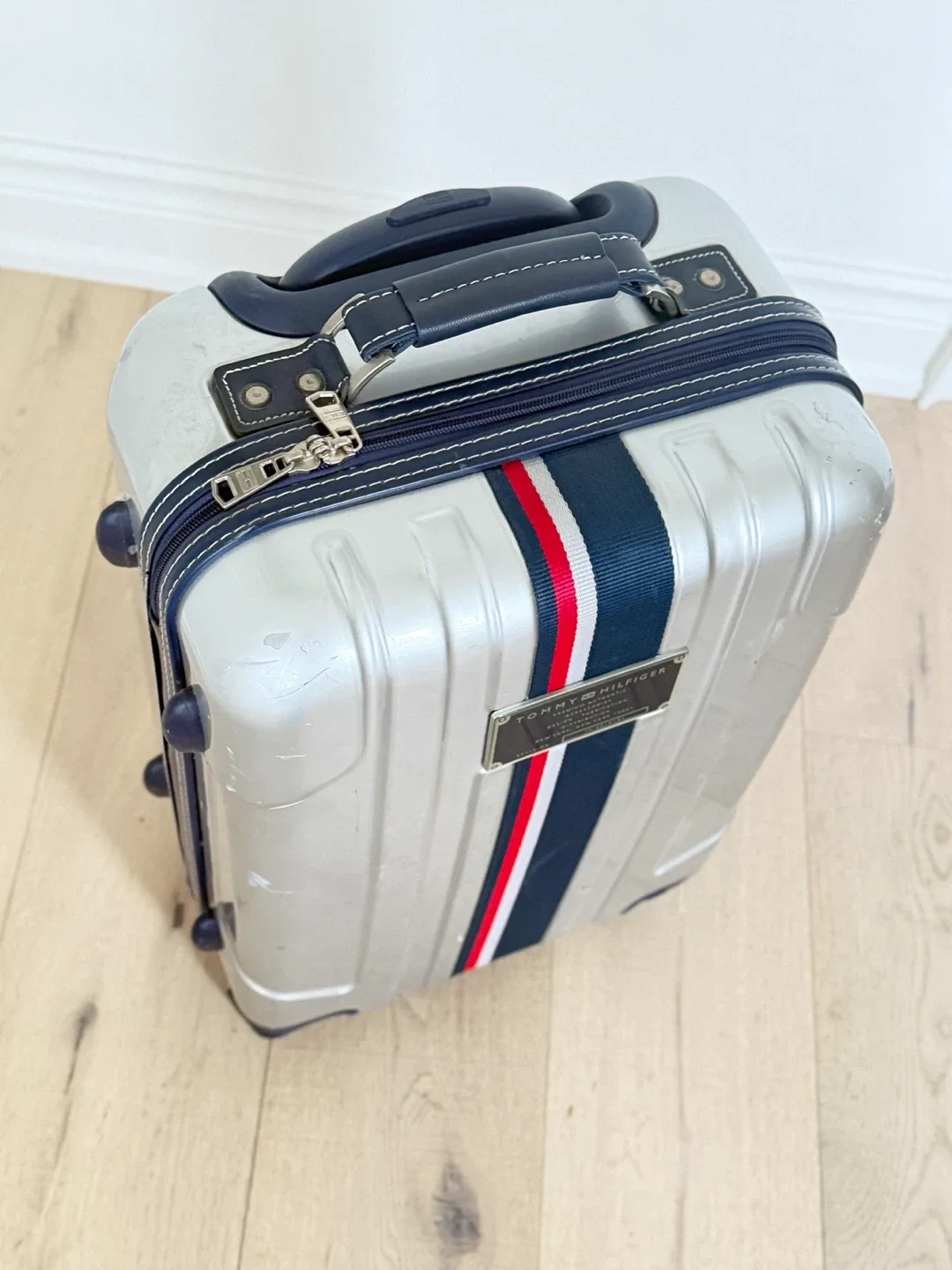 Tommy Hilfiger 21” carry-on luggage - photo 2