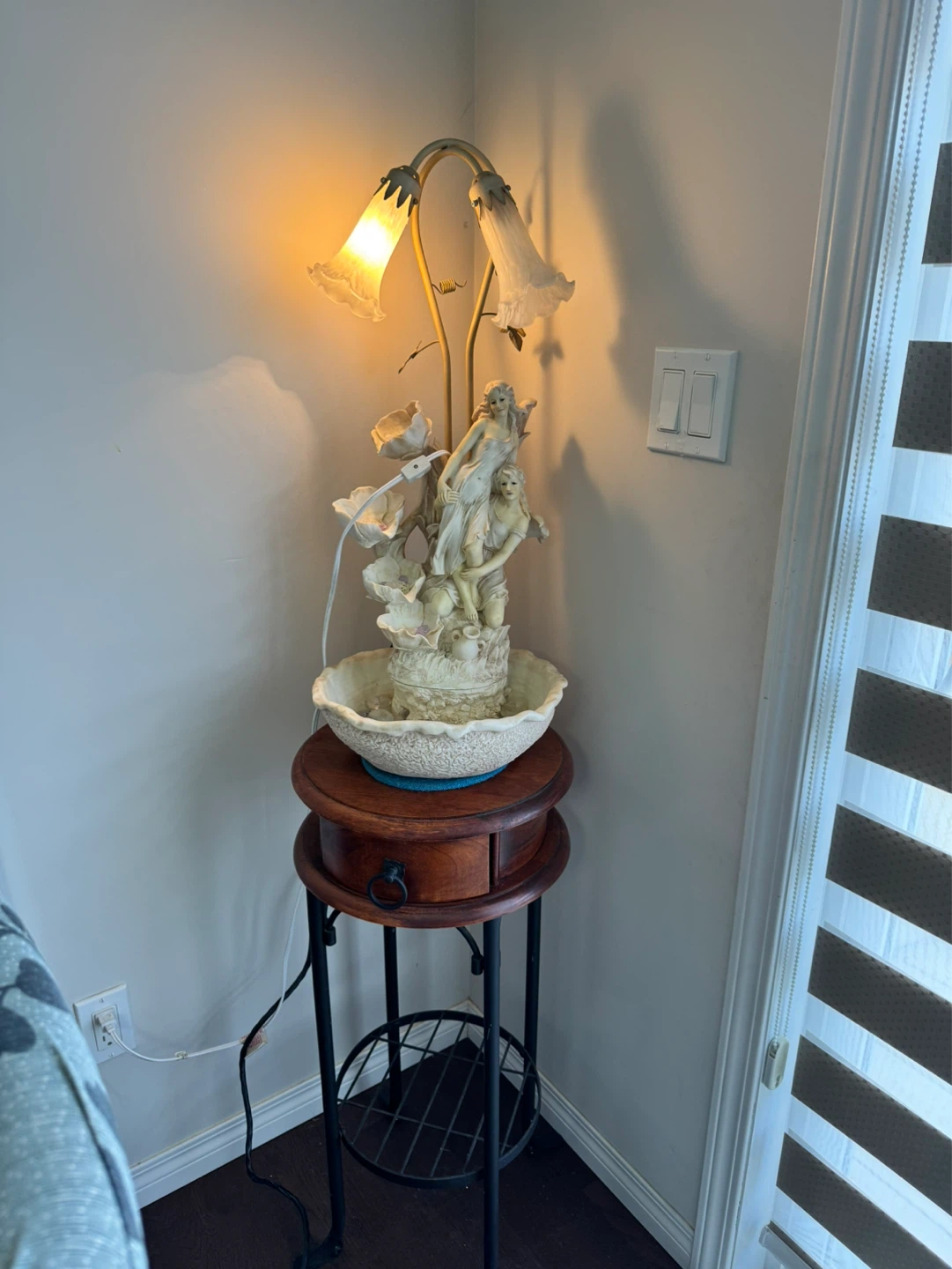 Figurine Table Lamp with Water Feature - photo 4