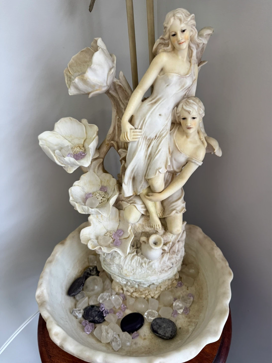 Figurine Table Lamp with Water Feature - photo 3