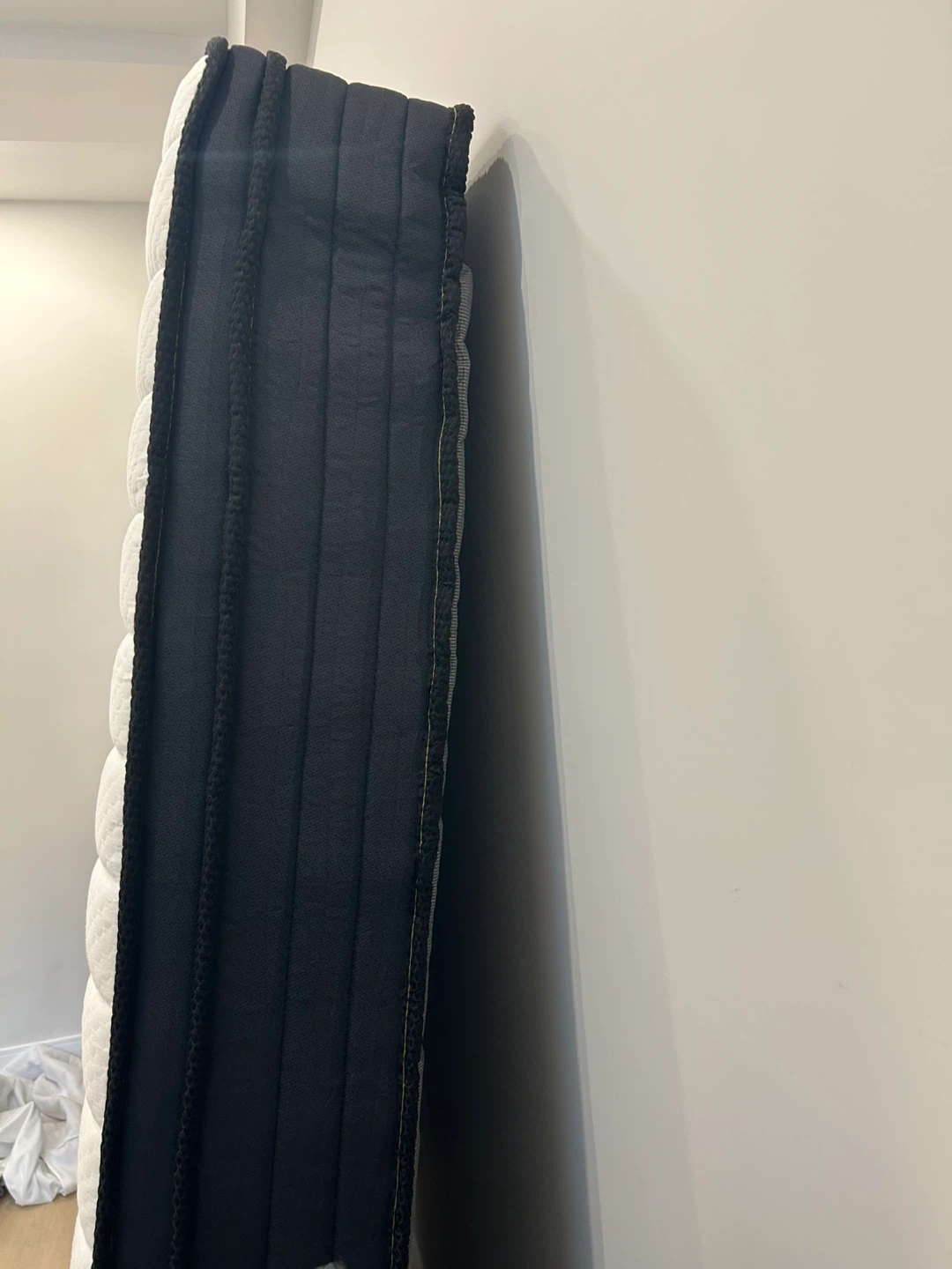 Free Memory Foam Mattress Queen Size (10 Inch) - photo 3