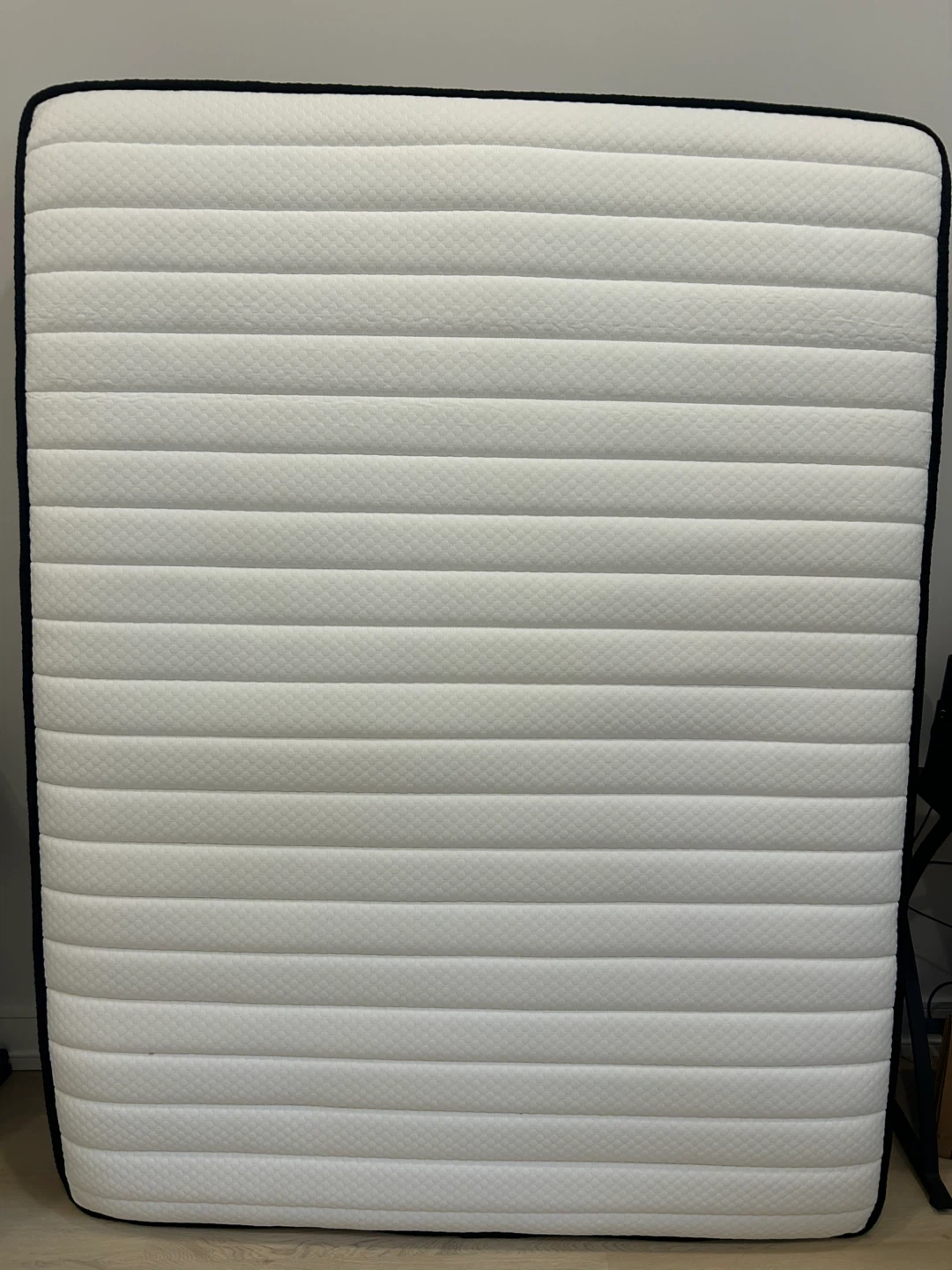 Free Memory Foam Mattress Queen Size (10 Inch) - photo 2