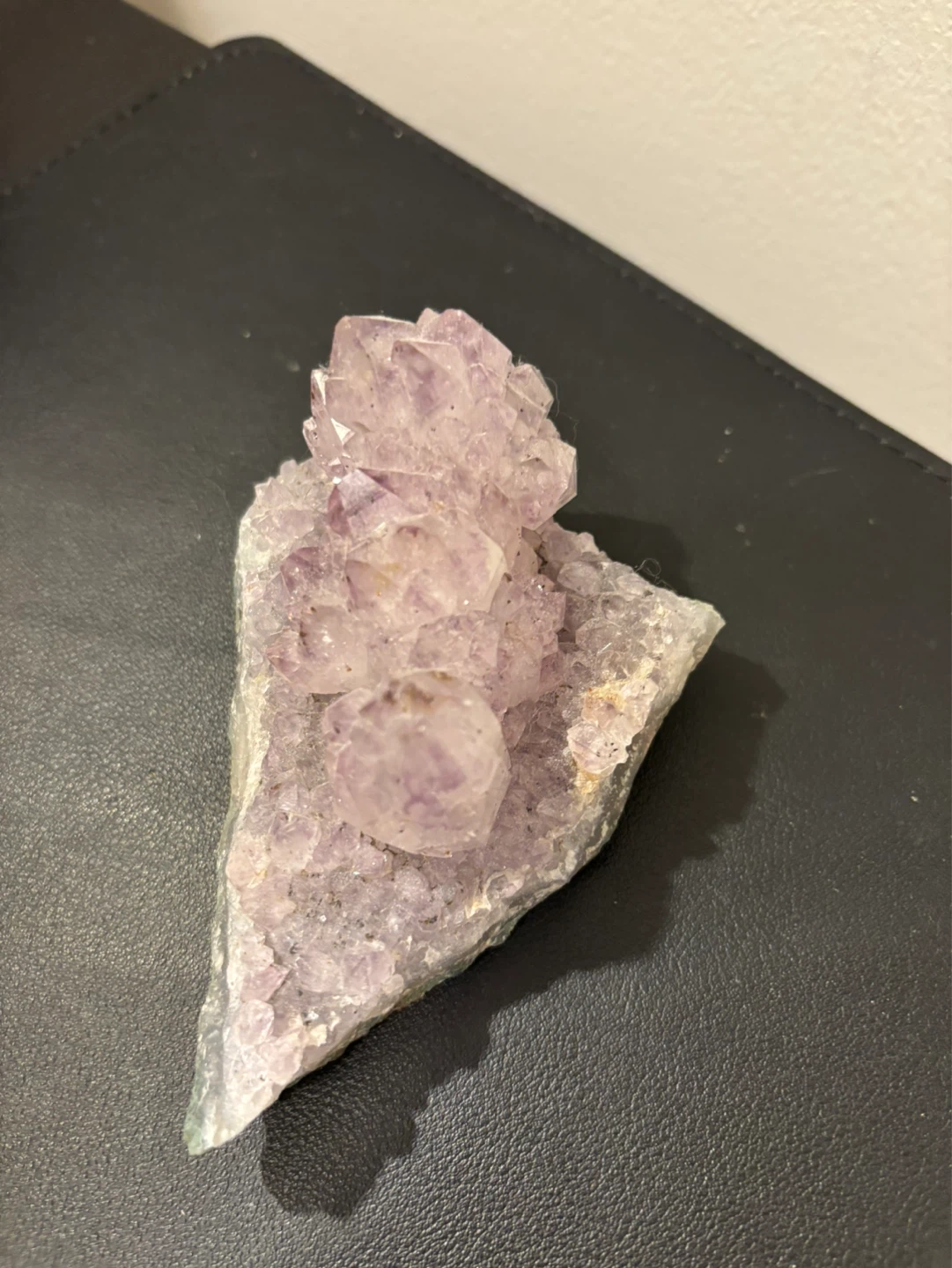 White crystal with a bit purple color in tip - photo 2