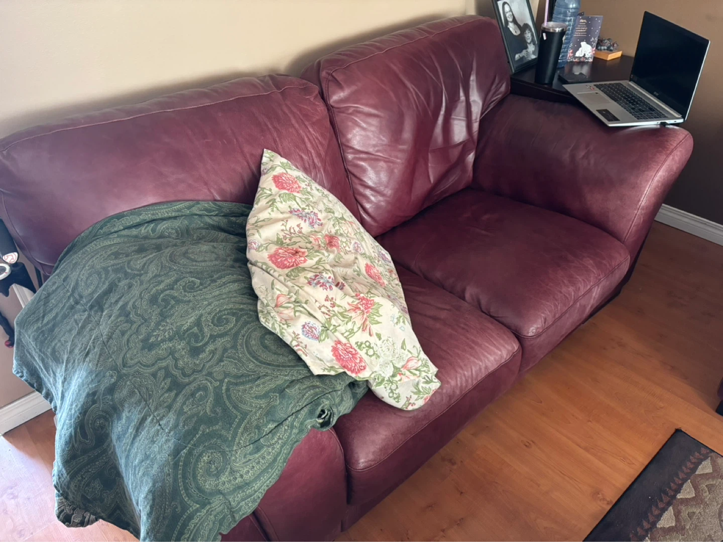 2 Burgundy Leather Loveseat Sofa - photo 2