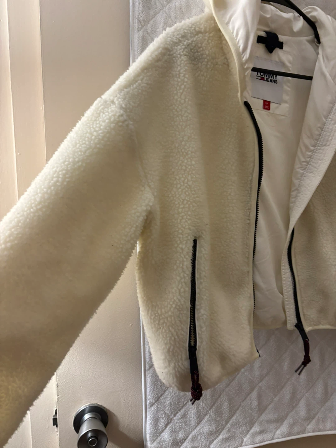 Tommy Jeans Cream Sherpa Fleece Jacket - photo 2