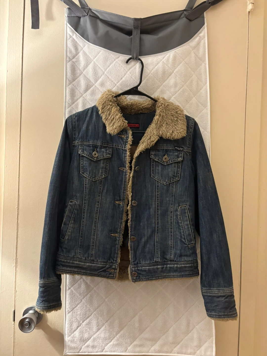 Hangten Jeans Denim Jacket with Fur Collar