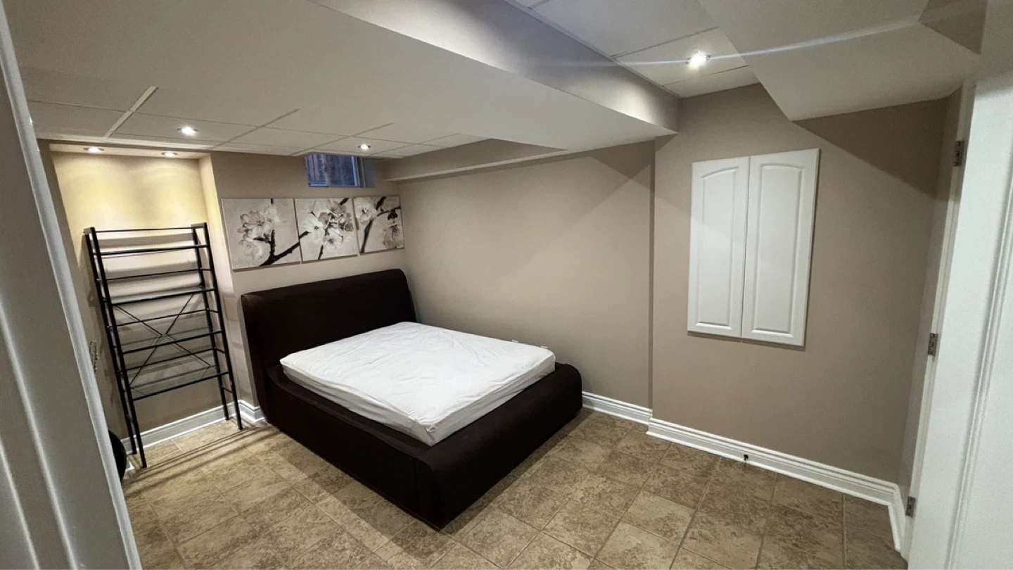 Spacious and bright Basement for rent