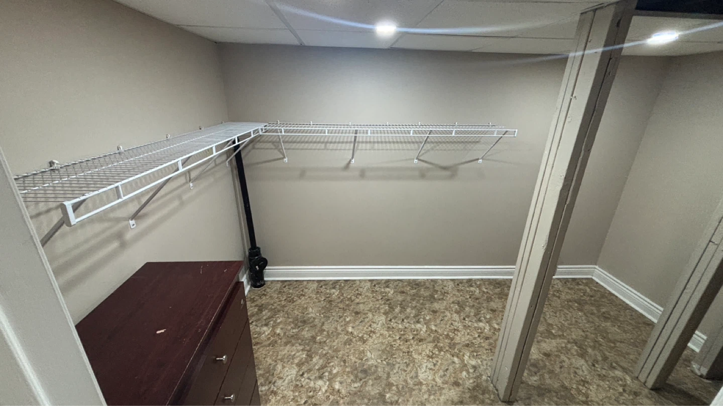 Spacious and bright Basement for rent - photo 2