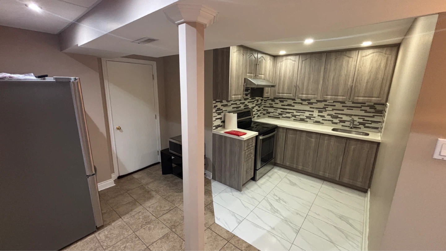 Spacious and bright Basement for rent - photo 5