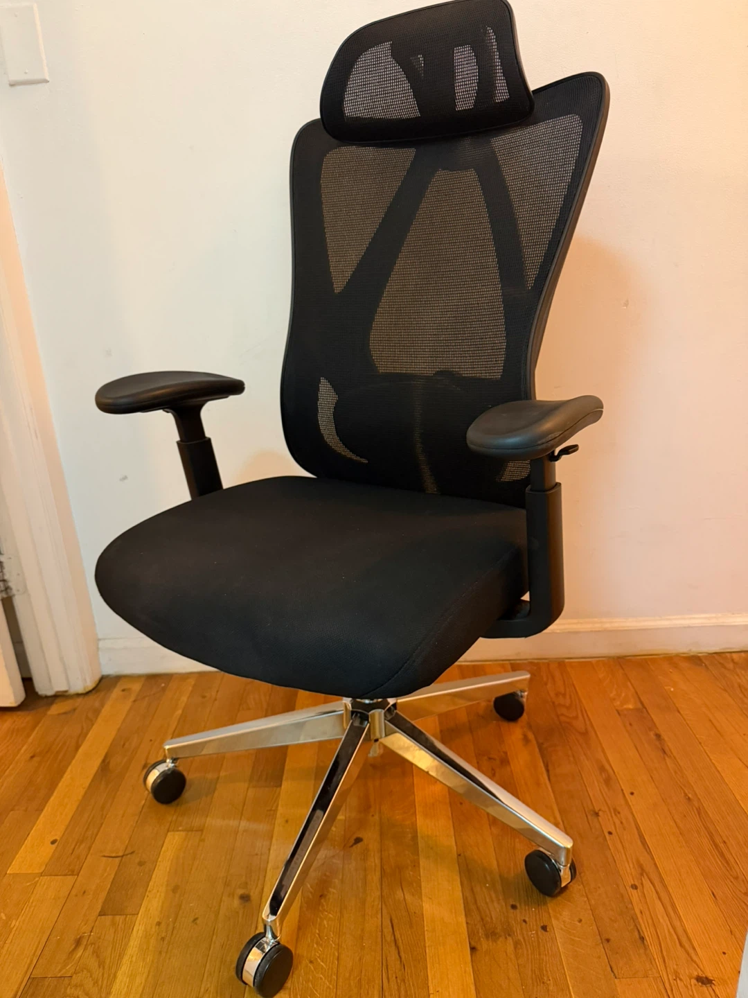 Black Mesh Office Chair with Headrest - photo 3