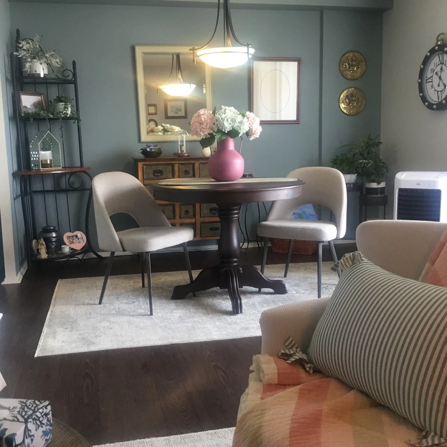2 dinning chairs