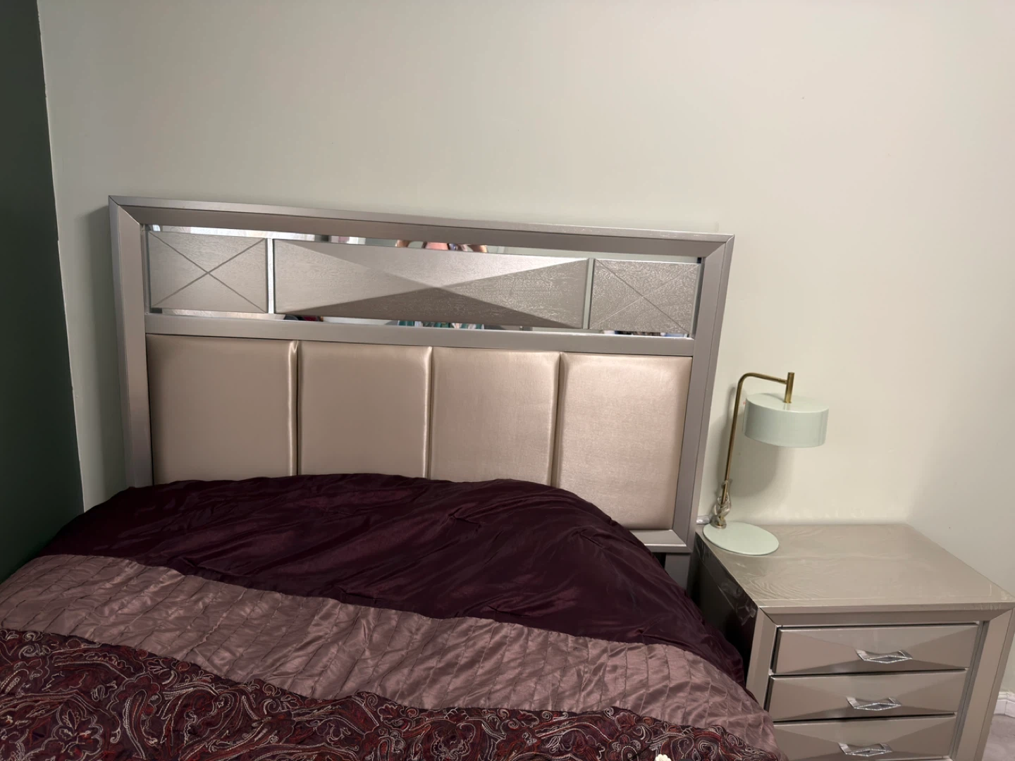 Silver Mirrored 5 pieces, Frame and Nightstand Set - photo 3