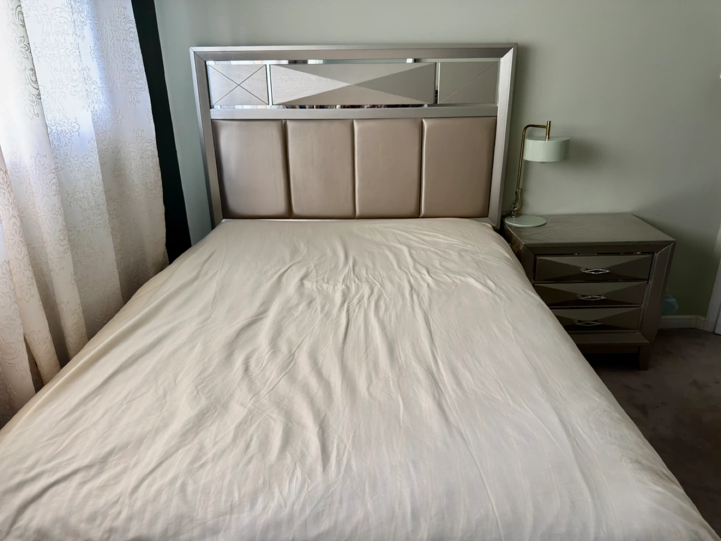 Silver Mirrored 5 pieces, Frame and Nightstand Set