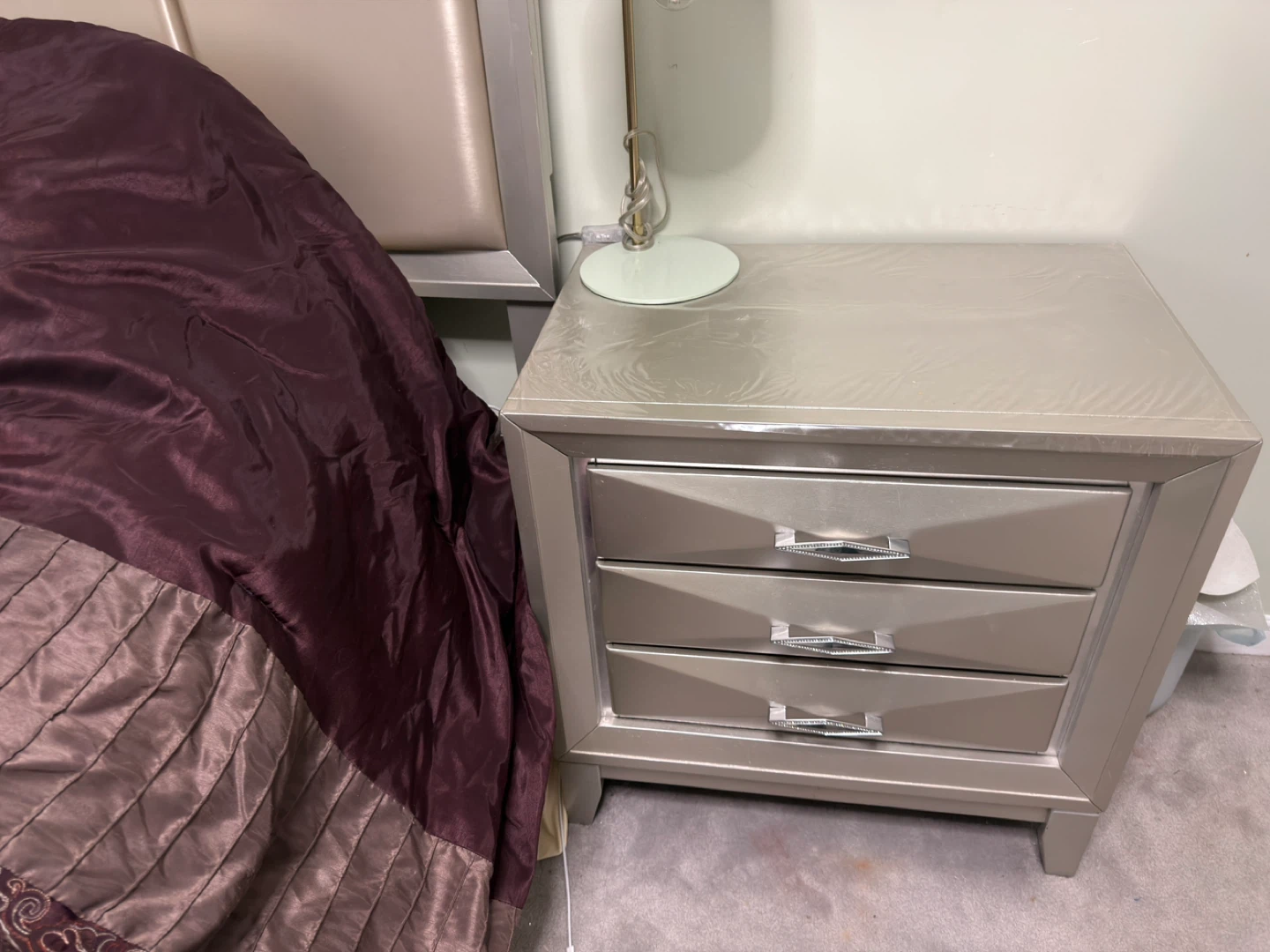 Silver Mirrored 5 pieces, Frame and Nightstand Set - photo 4