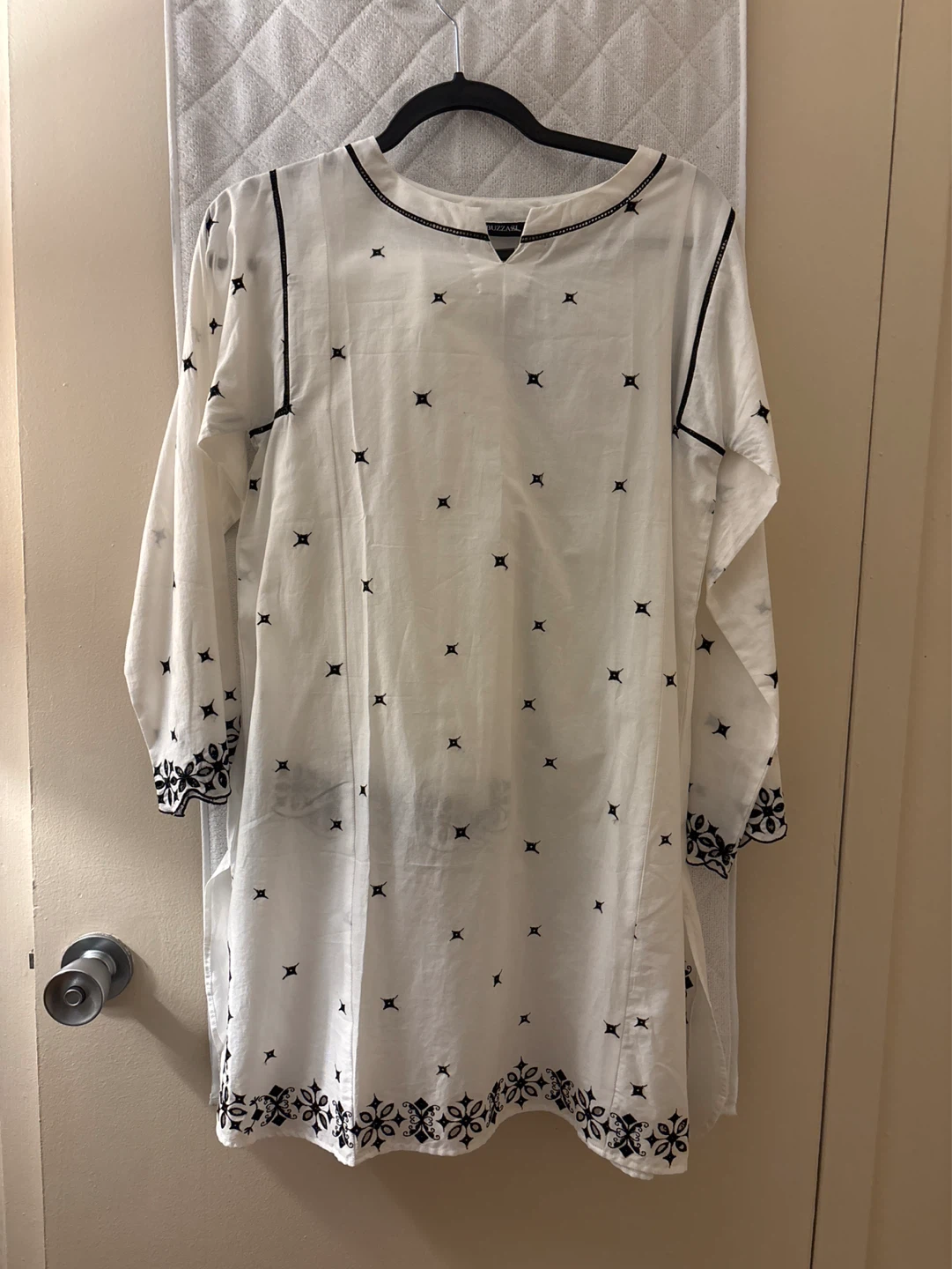 White Embroidered Kurti with Pants Set - Size S
