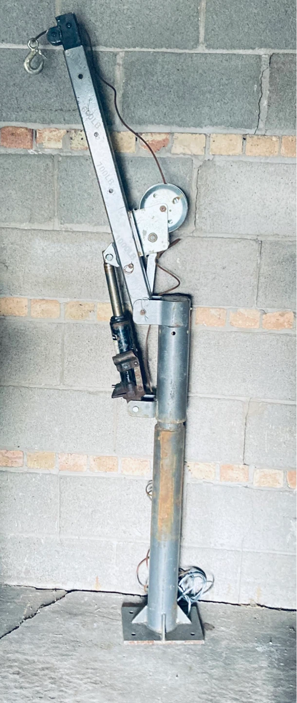 Farm Jack Crane Hoist 700LB Lift Capacity