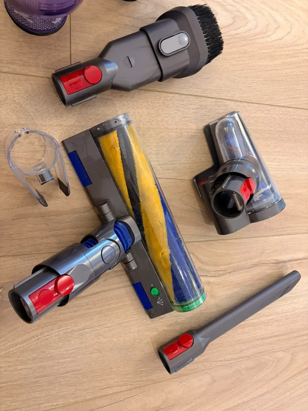 Dyson V12 Accessories Heads filters - photo 2