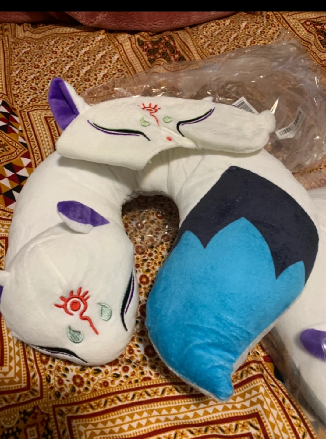 White Fox Shaped Neck Pillow - photo 2