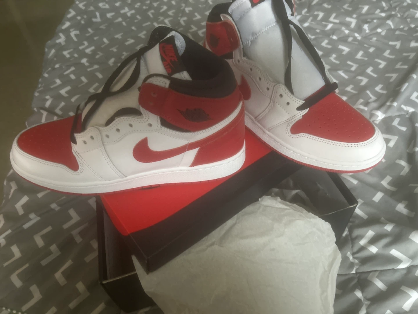 Nike Air Jordan 1 Retro High OG GS White/Red Size 7Y - photo 4