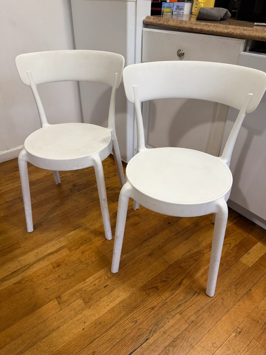Set of 2 White Plastic Dining Chairs - photo 2